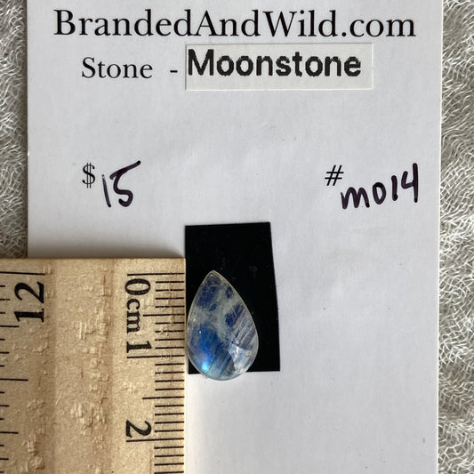 Moonstone cabochon - M014