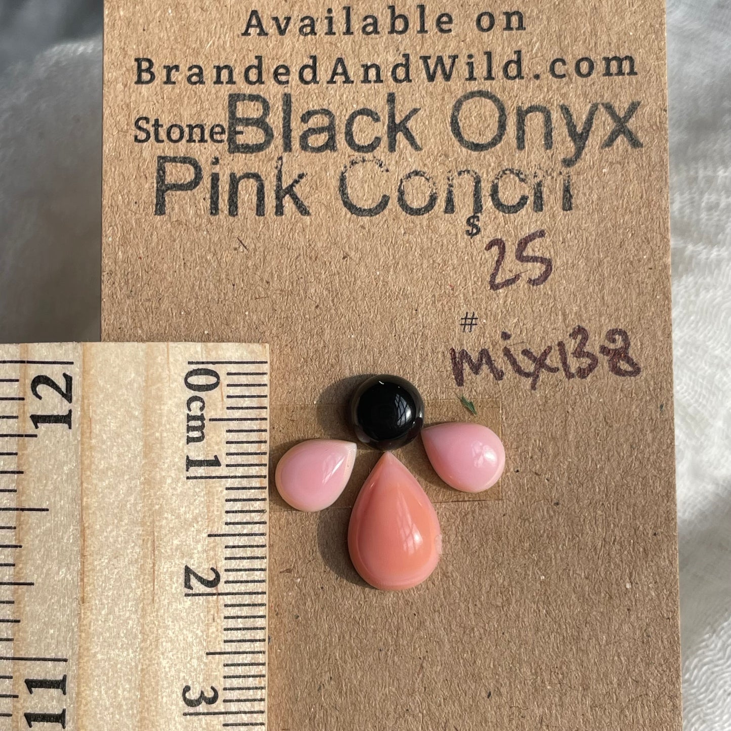 Pink Conch / Black Onyx Cabochon - Mix138