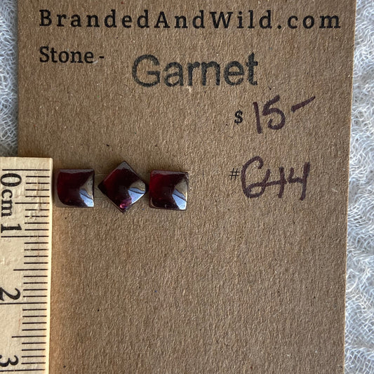 Garnet Cabochon - G44