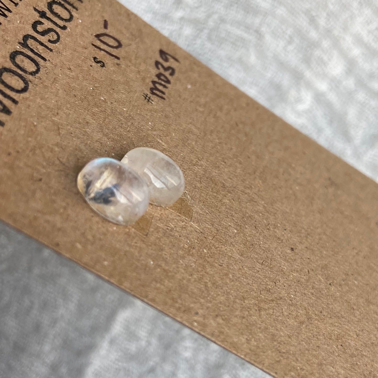 Moonstone cabochon - M039