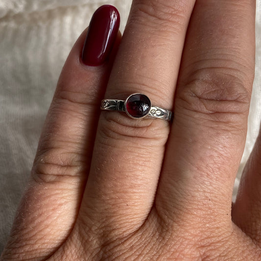 Sterling Silver Ring - R104 Size - 7
