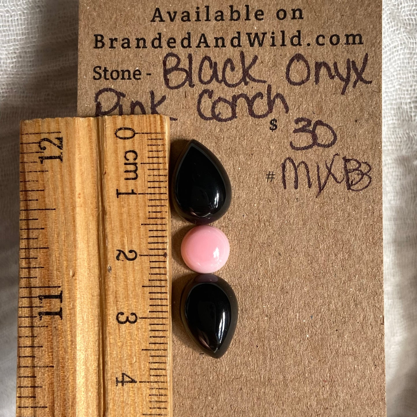 Pink Conch / Black Onyx Cabochon - MIX133