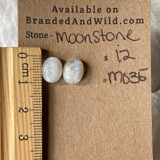 Moonstone cabochon - M035