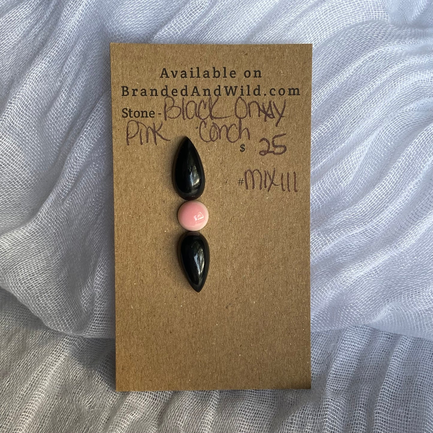 Pink Conch / Black Onyx Cabochon - MIX111