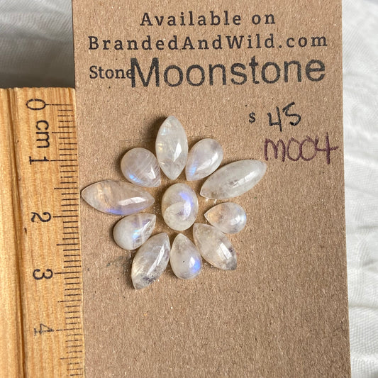 Moonstone cabochon - M004 750CBCF5-37FE-48CC-9168-26C066AB1783 Brandedandwild.com