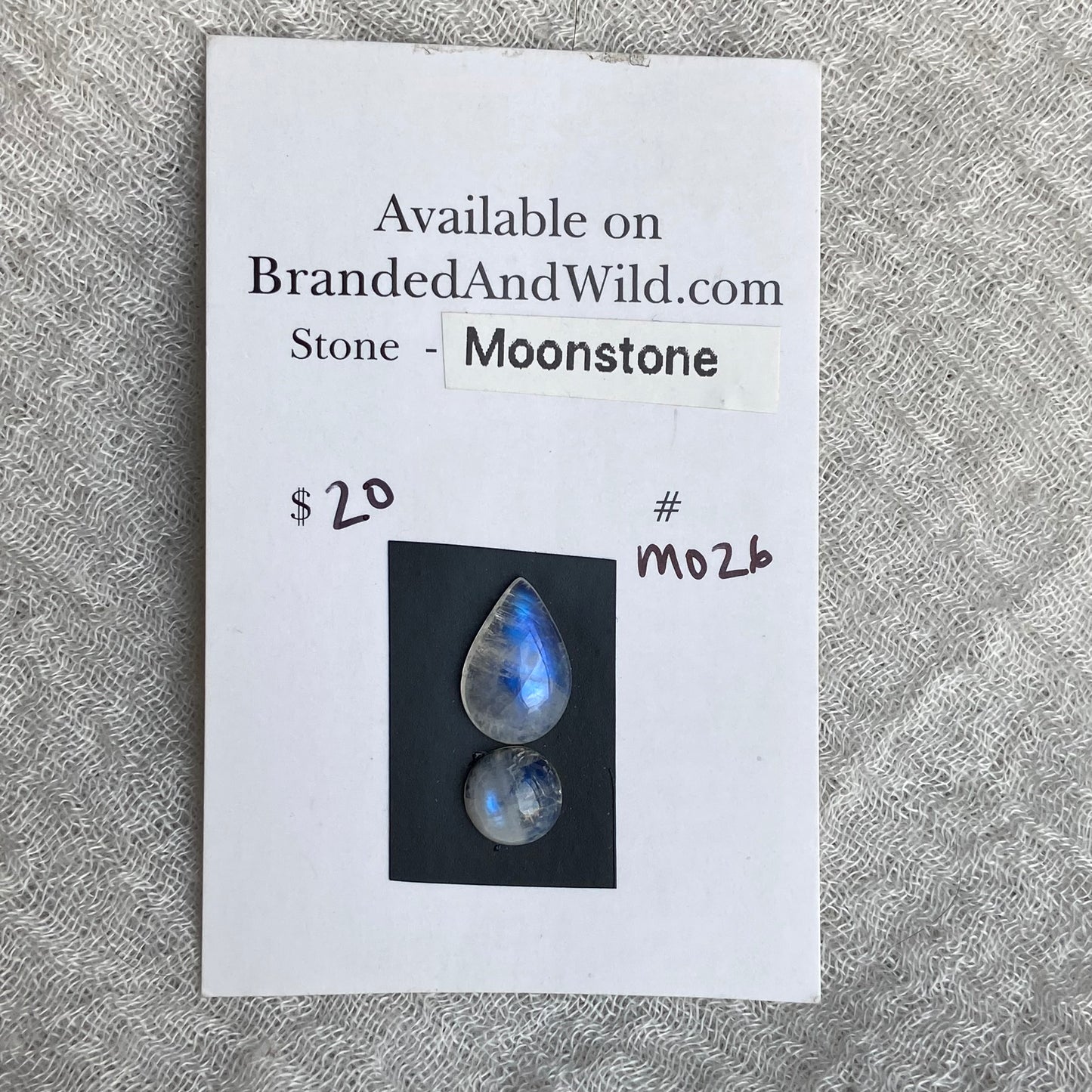 Moonstone cabochon - M026