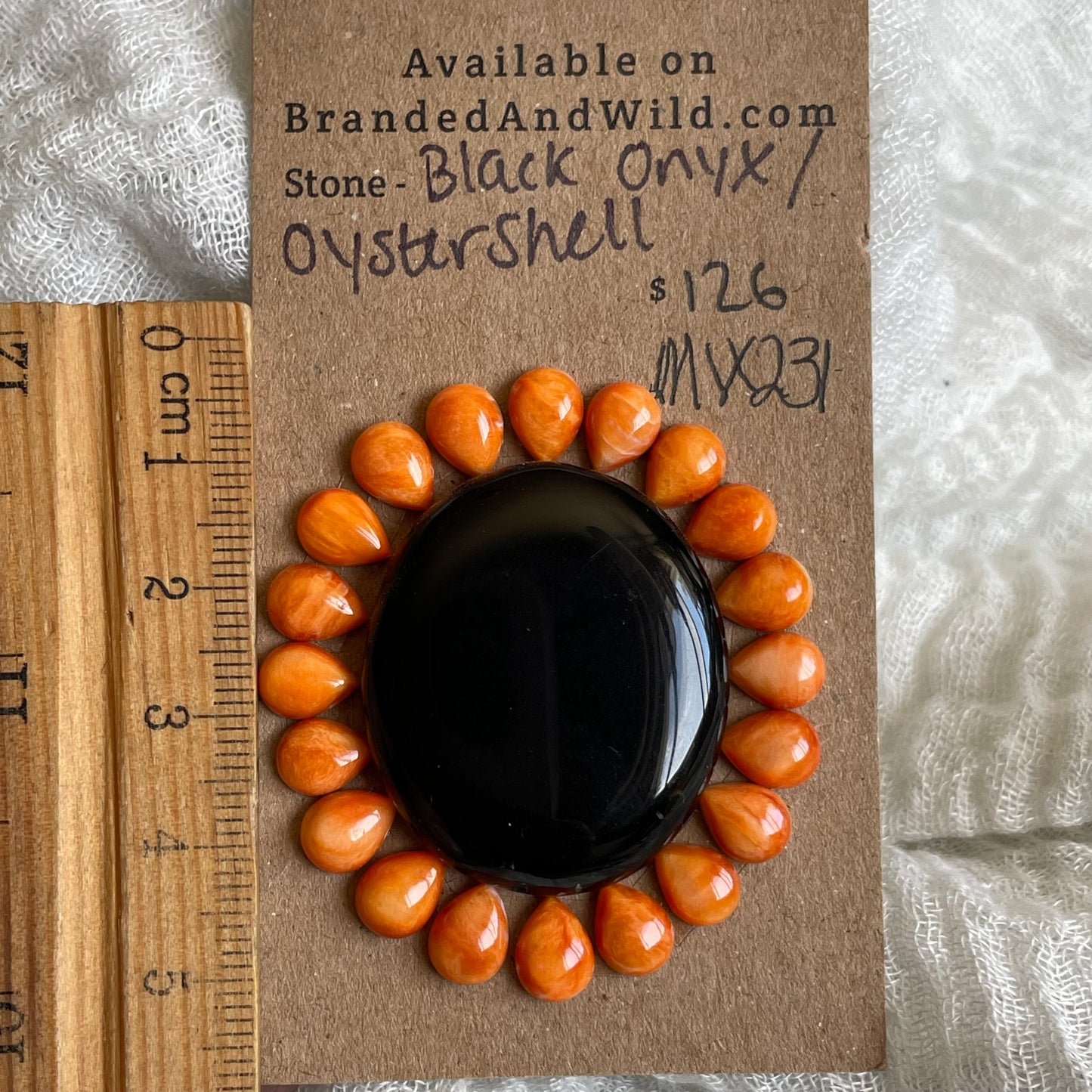 Oyster Shell / Black Onyx Cabochon - MIX231