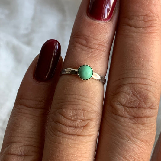 Sterling Silver Ring - R17  Size - 4.5