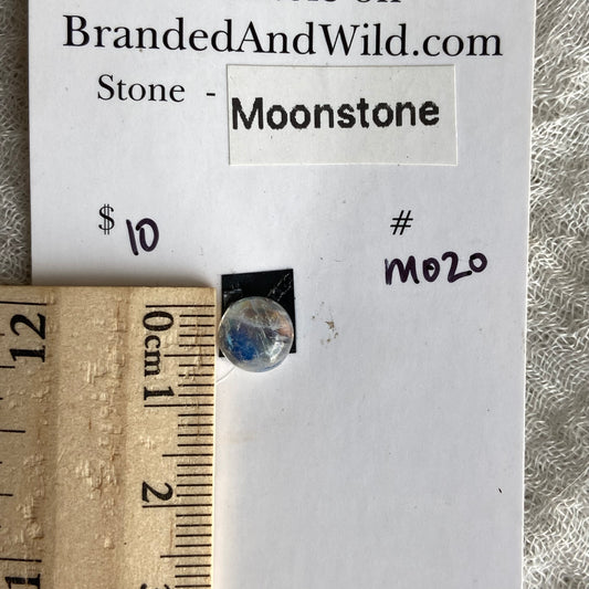 Moonstone cabochon - M020