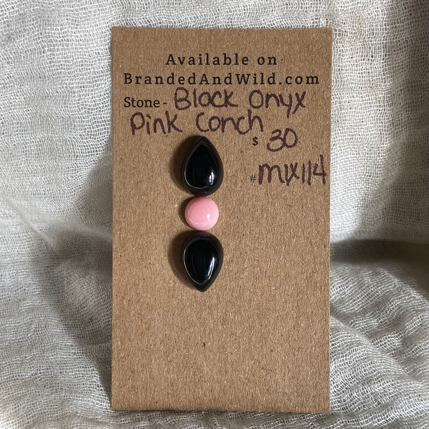 Pink Conch / Black Onyx Cabochon - MIX114