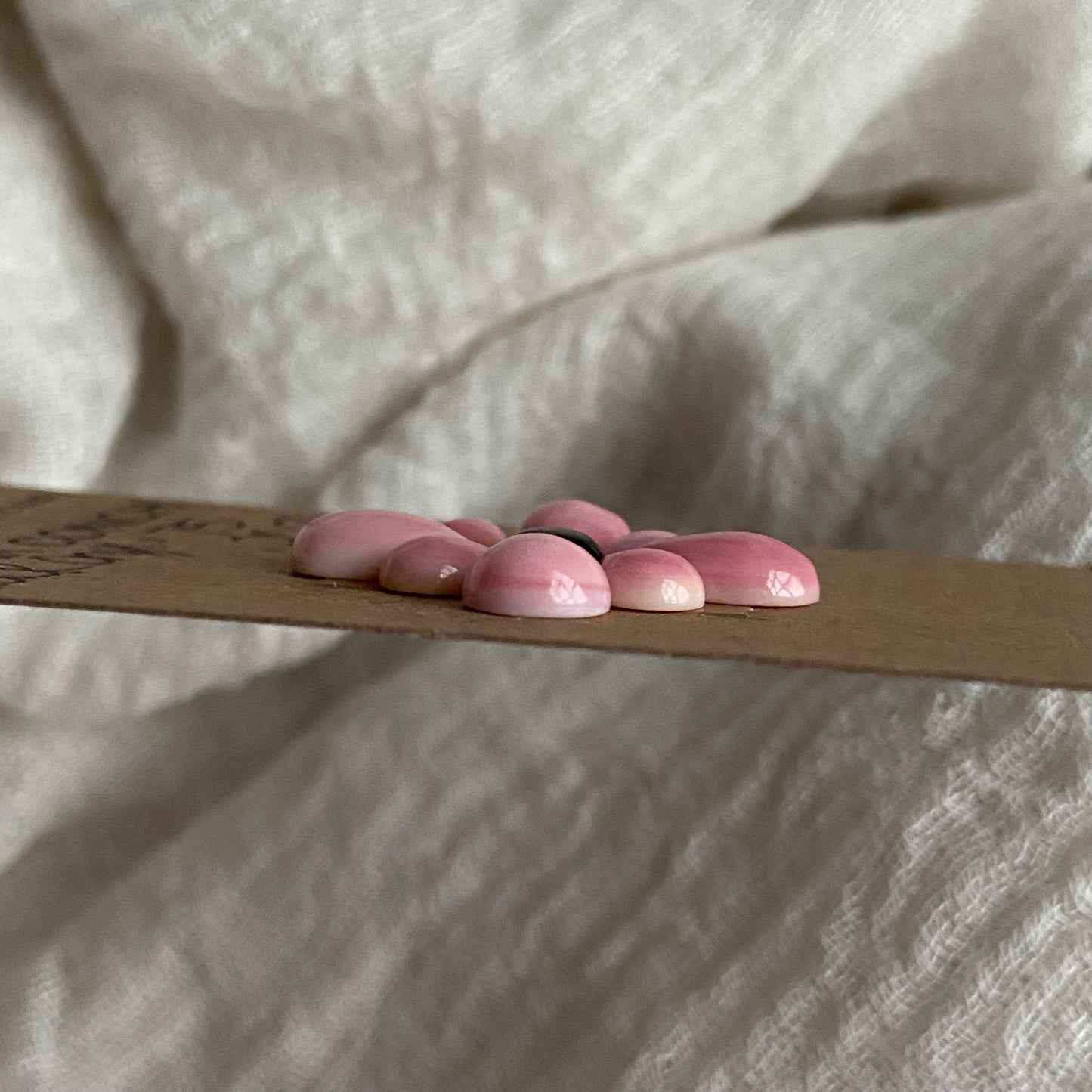 Black Onyx/Pink Conch Cabochon - Mix126