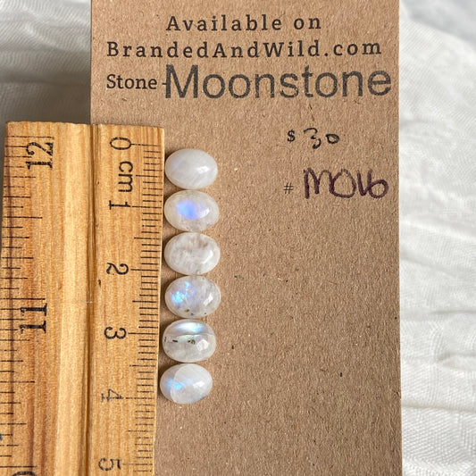 Moonstone cabochon - M016 87B93F92-738D-42B6-B184-B3EF3AC512D4 Brandedandwild.com