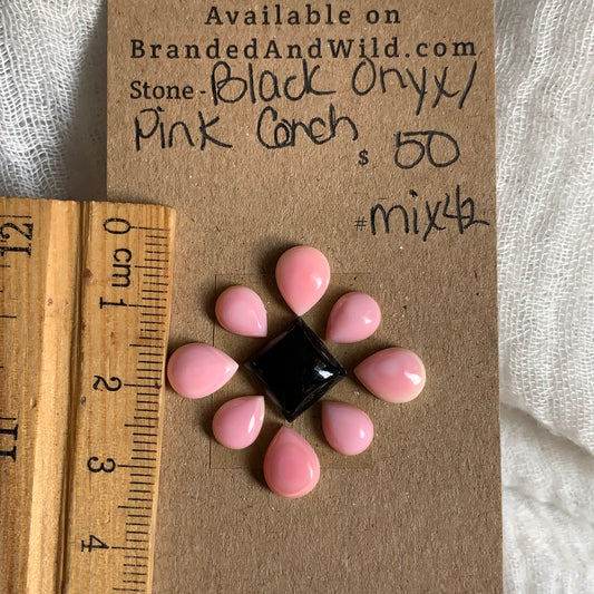 Black Onyx / Pink Conch Cabochon - Mix42