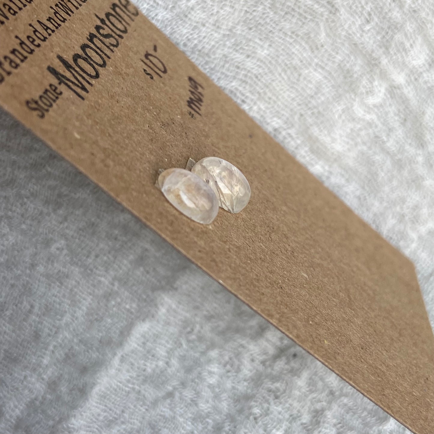 Moonstone cabochon - M019