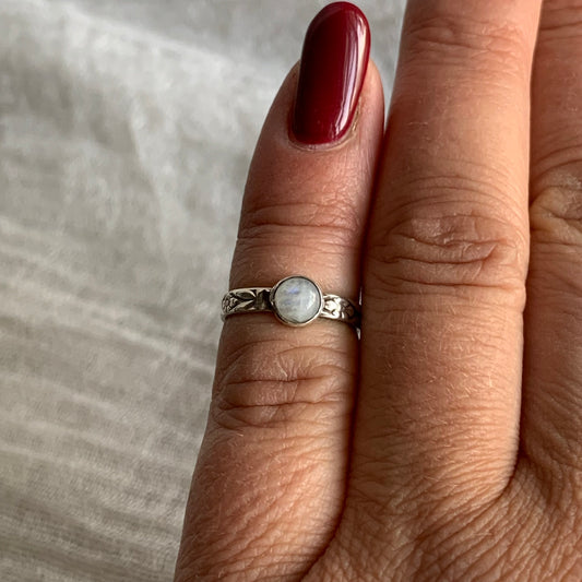 Sterling Silver Ring - R7  Size - 3