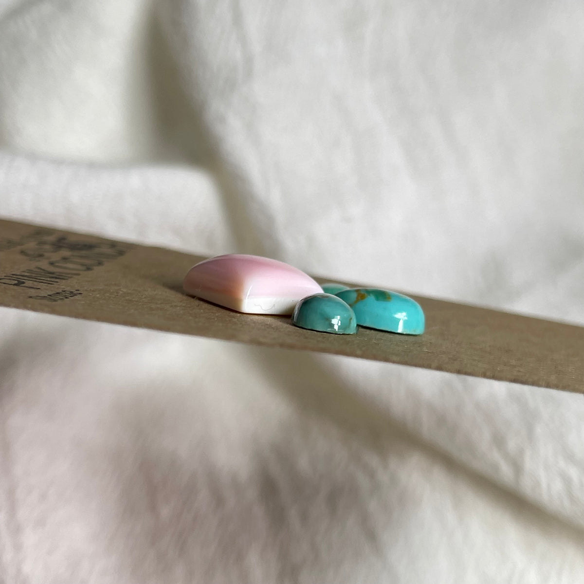 Pink Conch / Kingman Turquoise Cabochon - PK25
