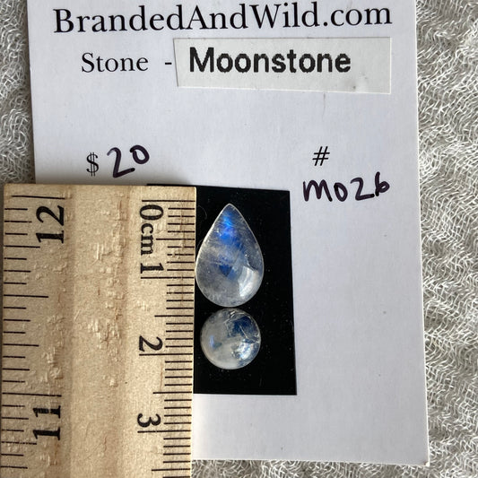 Moonstone cabochon - M026