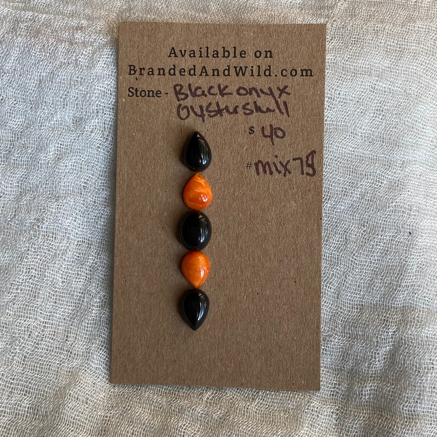 Black Onyx /Oystershell Cabochon - Mix75