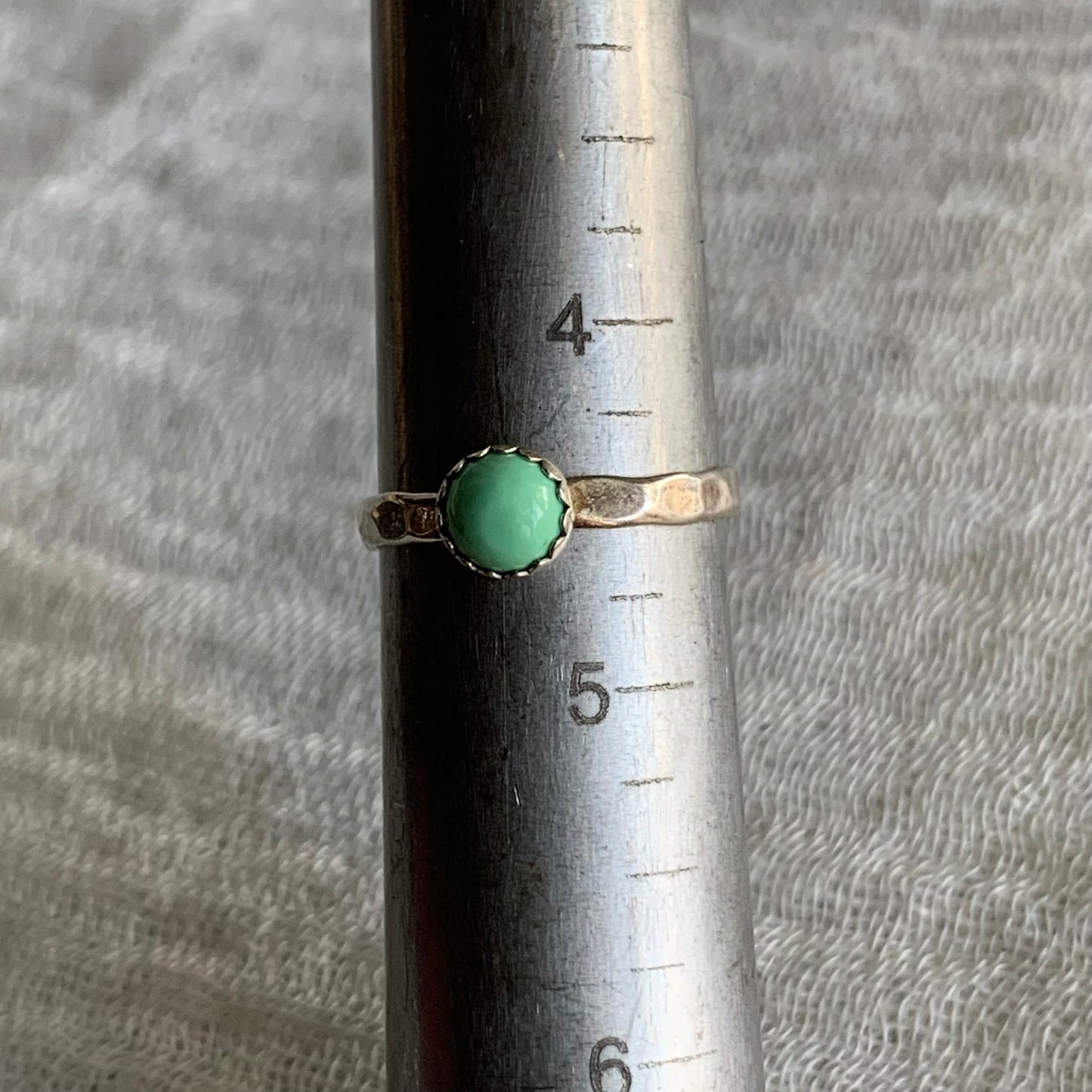 Sterling Silver Ring - R17  Size - 4.5
