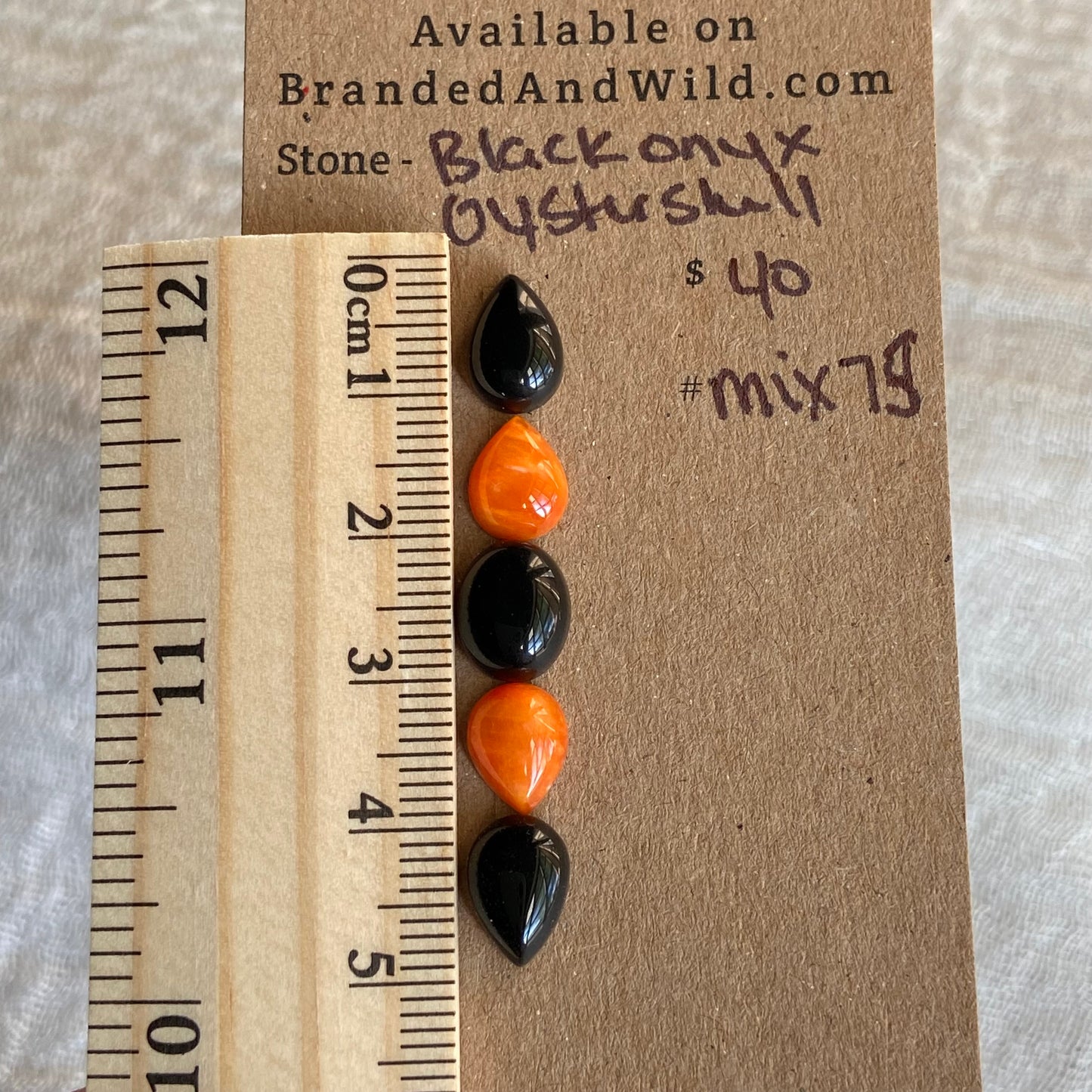 Black Onyx /Oystershell Cabochon - Mix75