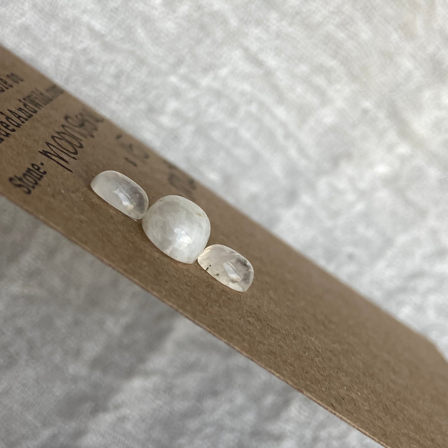 Moonstone cabochon - M029