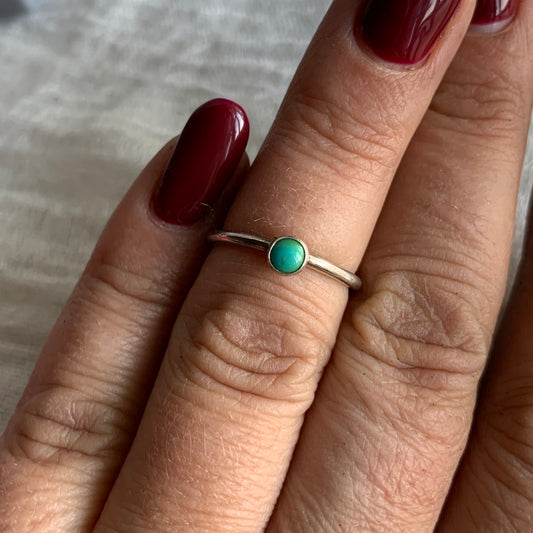 Sterling Silver Ring - R33  Size - 5.5