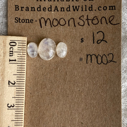Moonstone cabochon - M002