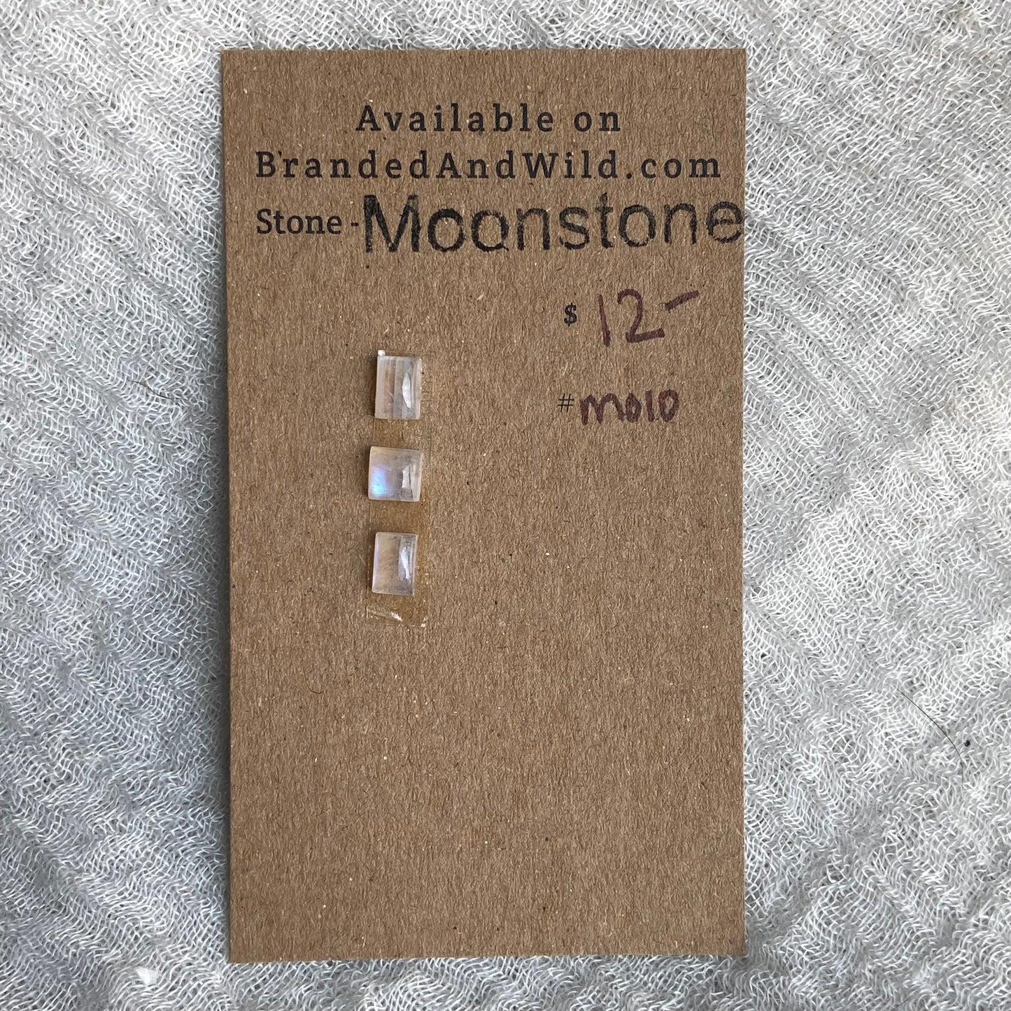 Moonstone cabochon - M010