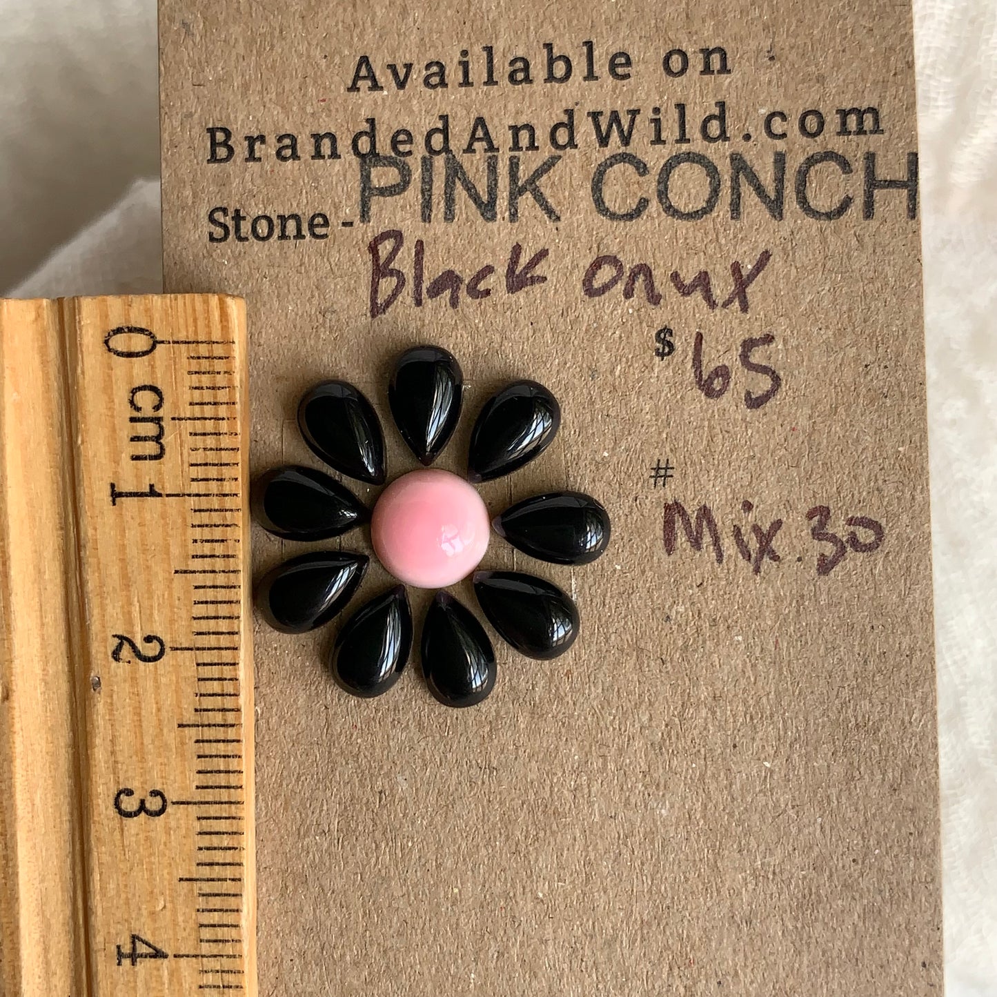 Pink Conch / Black Onyx Cabochon - Mix30