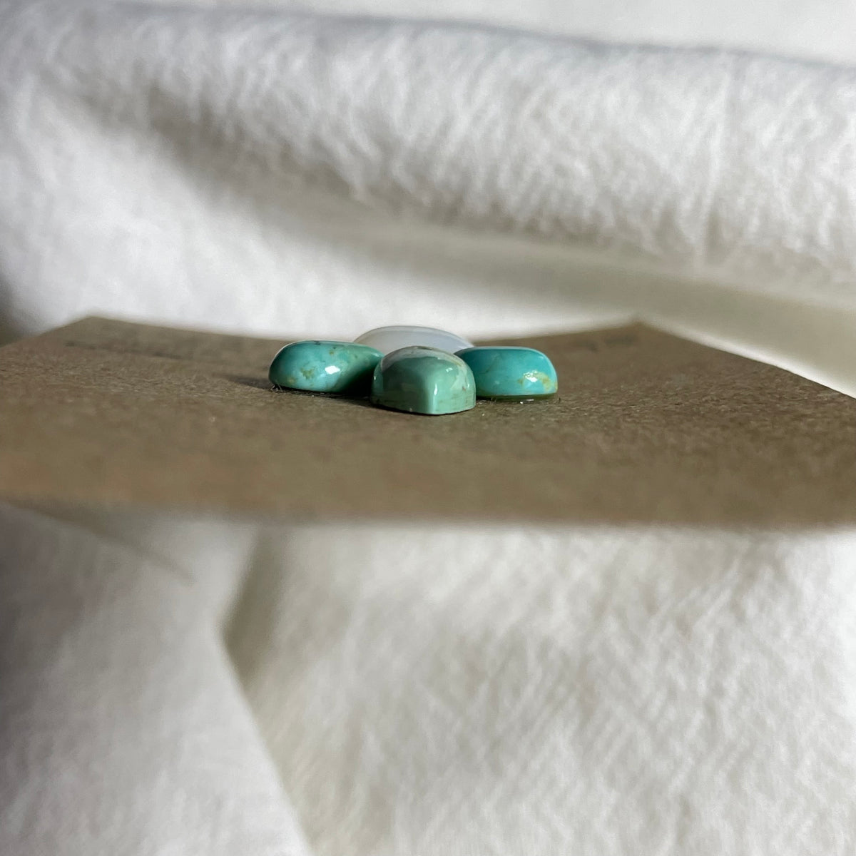 Kingman Turquoise / Mother of Pearl - Mix190