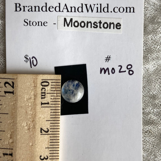 Moonstone cabochon - M028