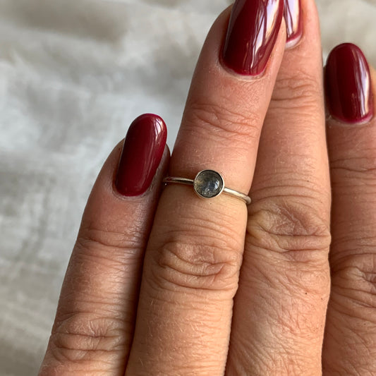 Sterling Silver Ring - R24  Size - 4.5