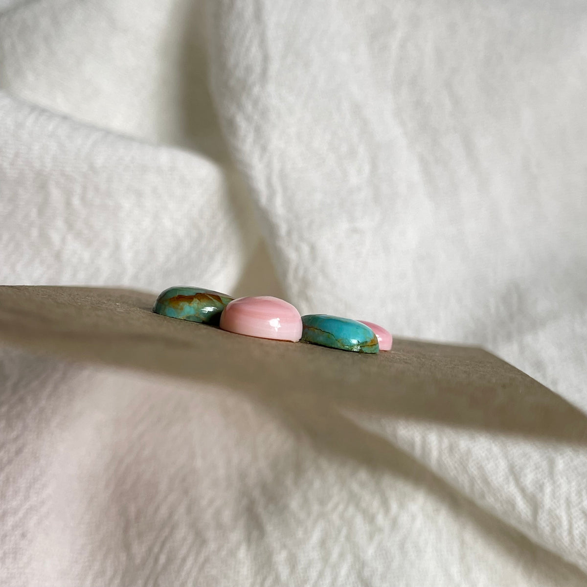 Pink Conch / Kingman Turquoise Cabochon - PK68