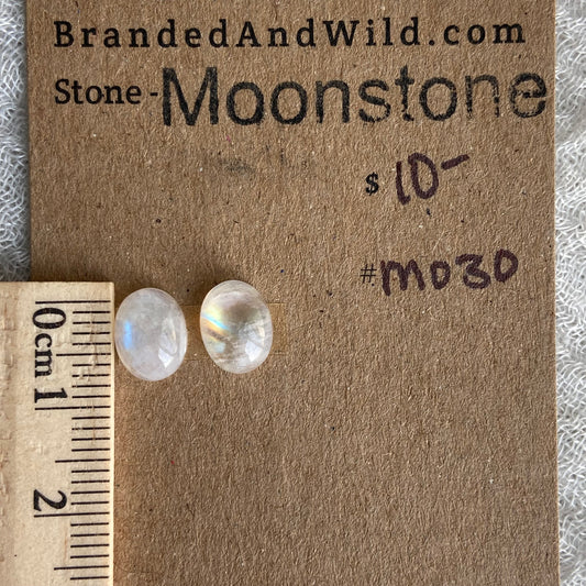 Moonstone cabochon - M030