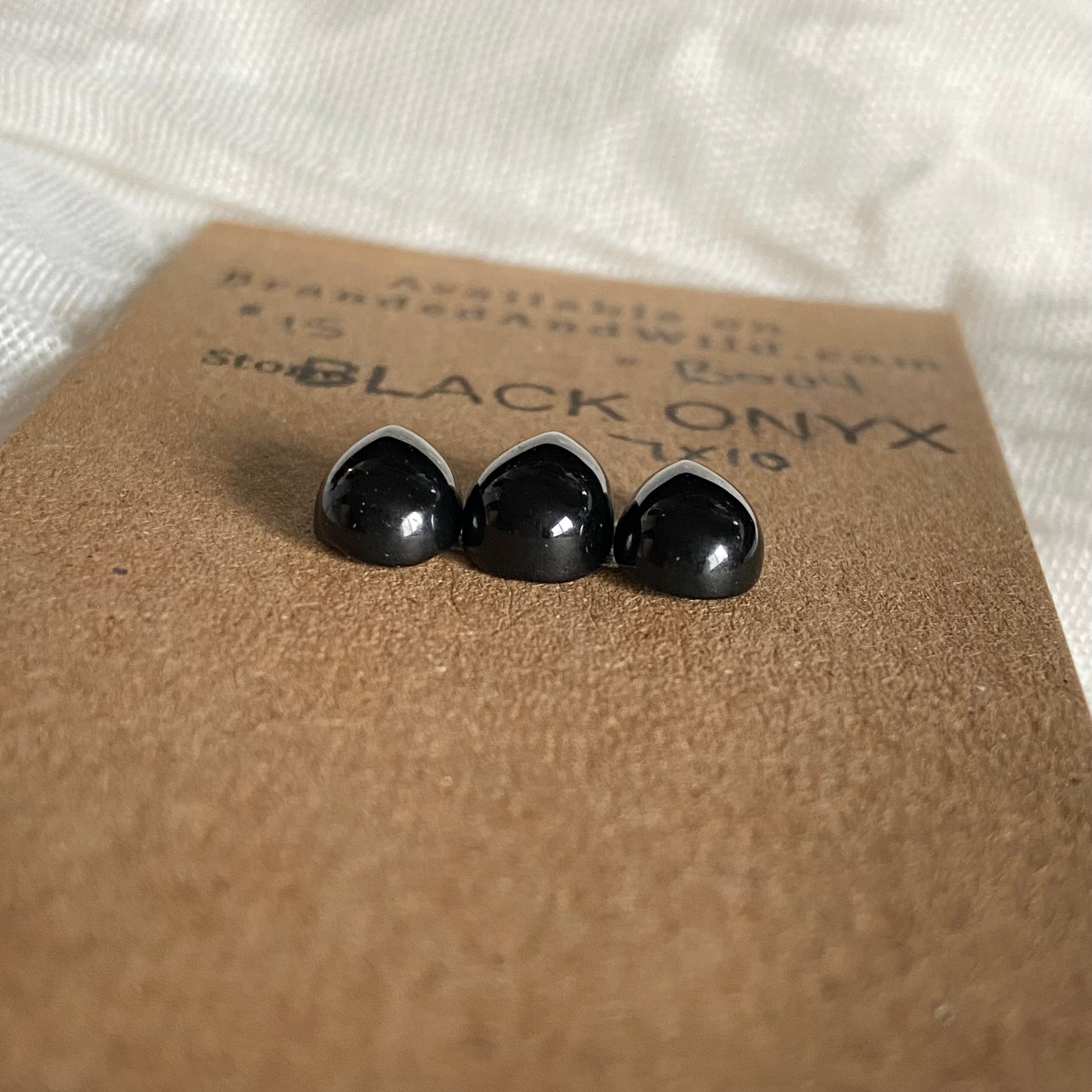 Black Onyx - Cabochon - B004 ADA6ABC1-8EB1-4ACB-A618-472F98DD9BDE Brandedandwild.com