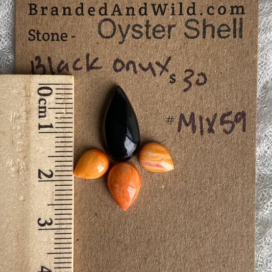 Oystershell - Black Onyx Cabochon - MIX59
