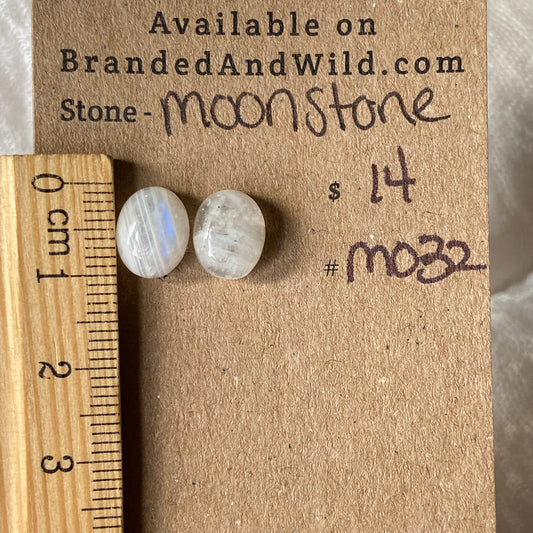 Moonstone cabochon - M032
