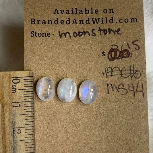 Moonstone Cabochon - MS44 B25E7A5C-6689-42BE-8120-0A60CF836545 Brandedandwild.com