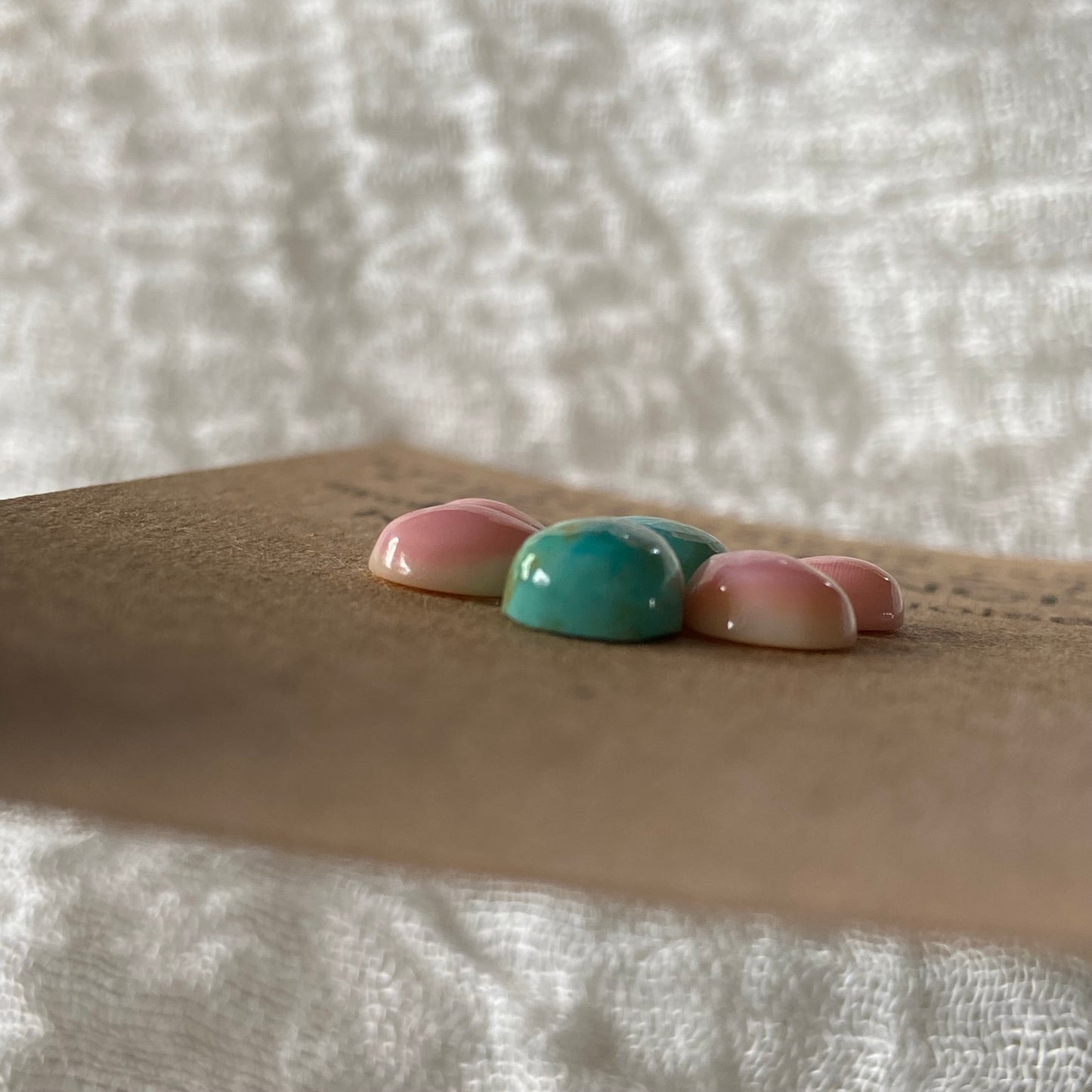 Pink Conch / Kingman Turquoise Cabochon - PK27