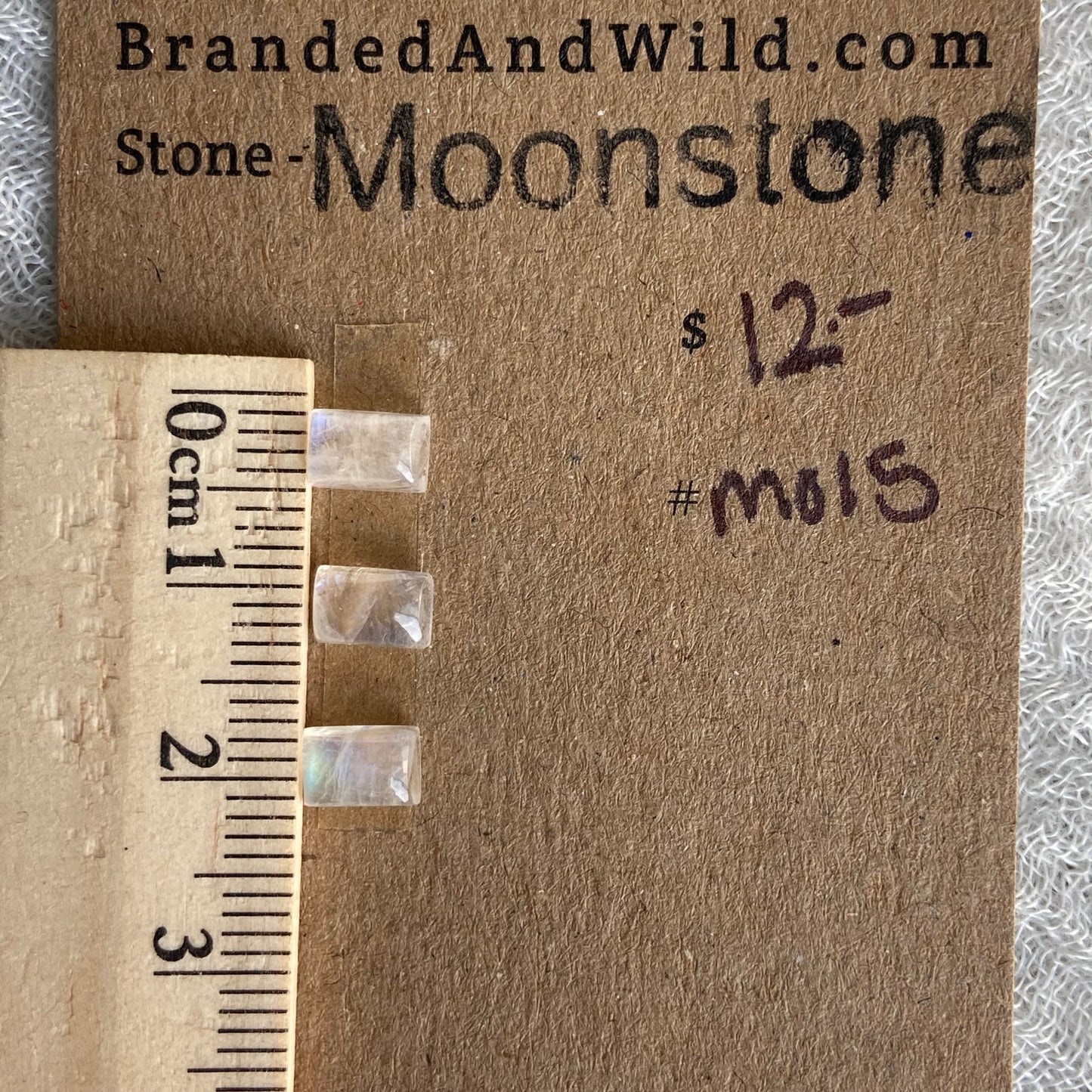 Moonstone cabochon - M015