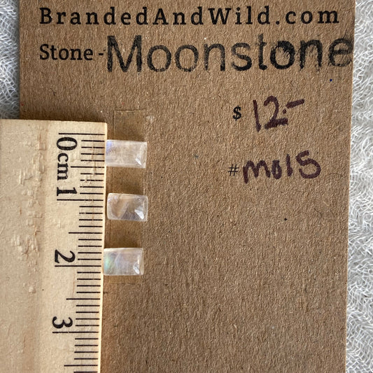 Moonstone cabochon - M015
