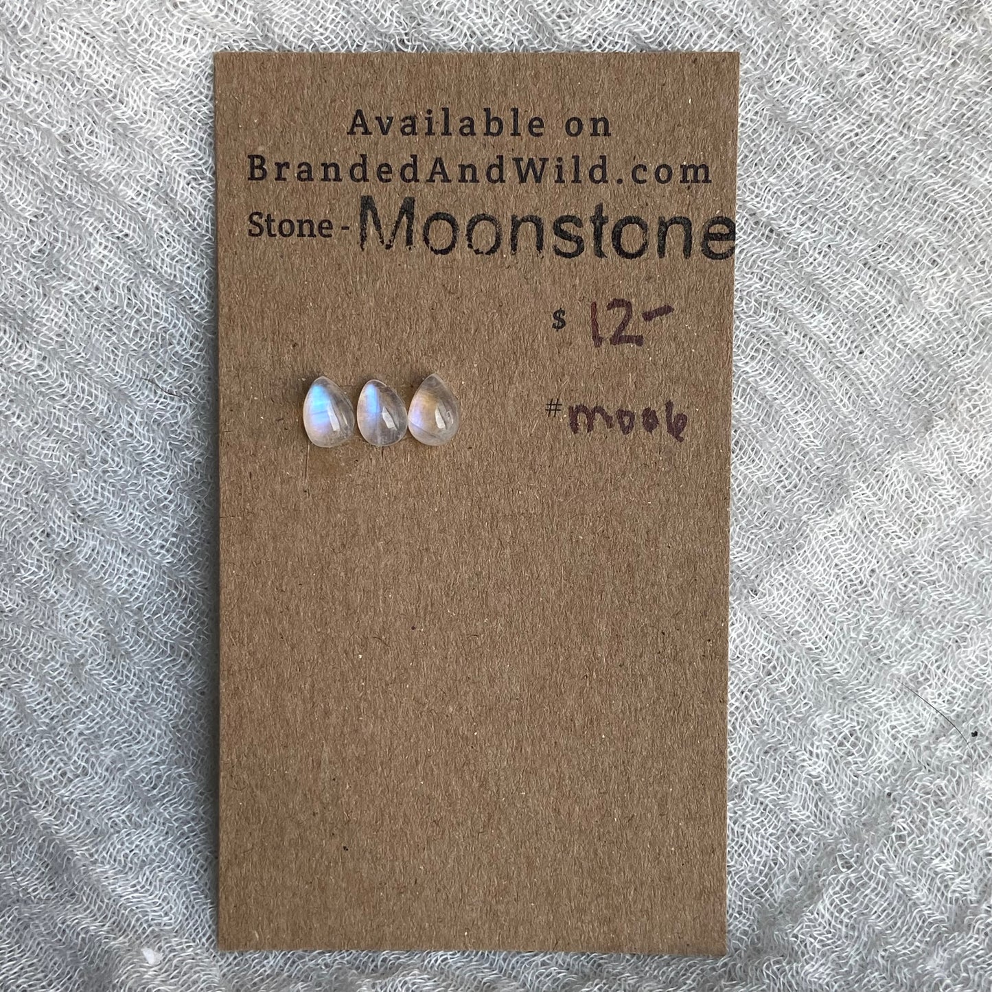 Moonstone cabochon - M006