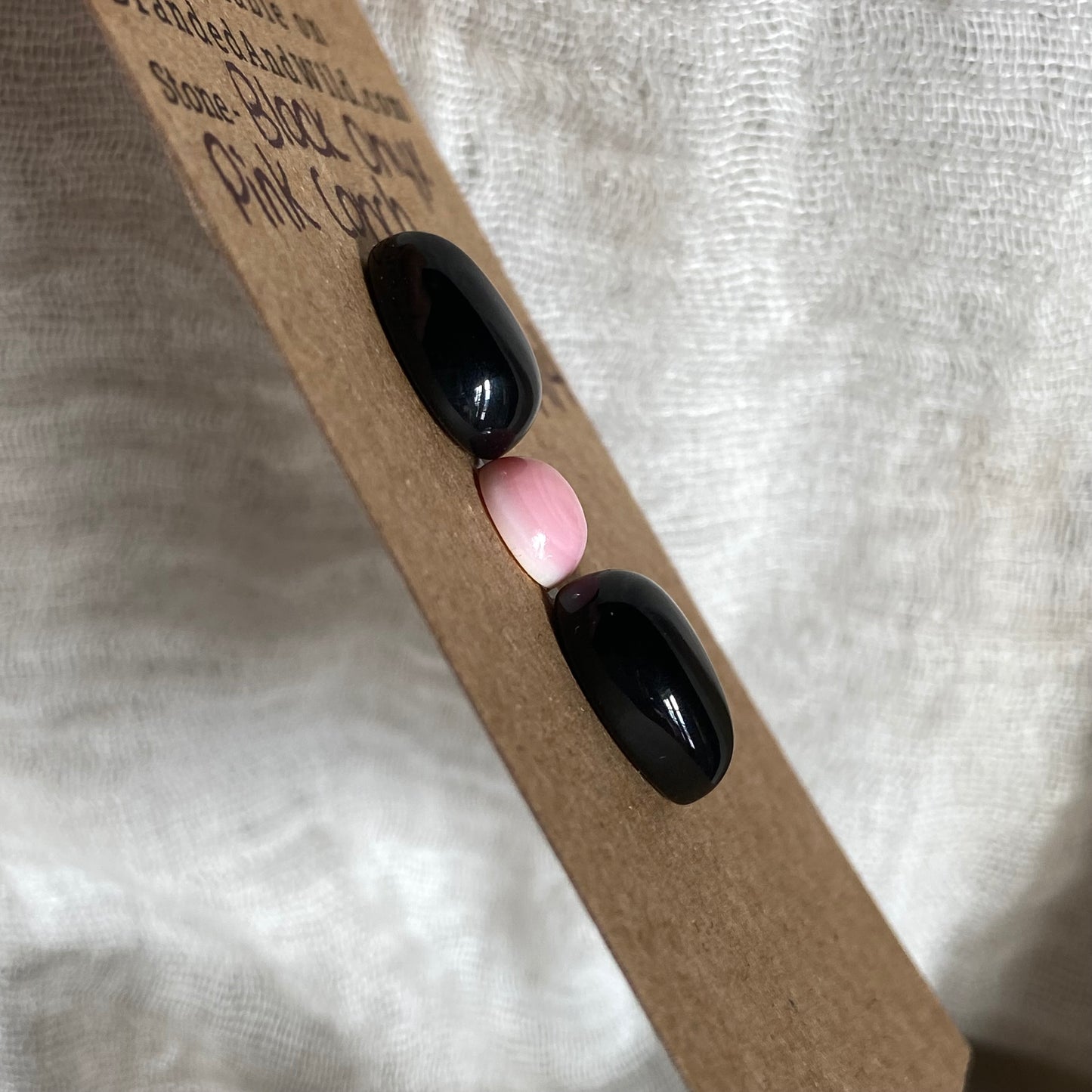 Pink Conch / Black Onyx Cabochon - MIX114