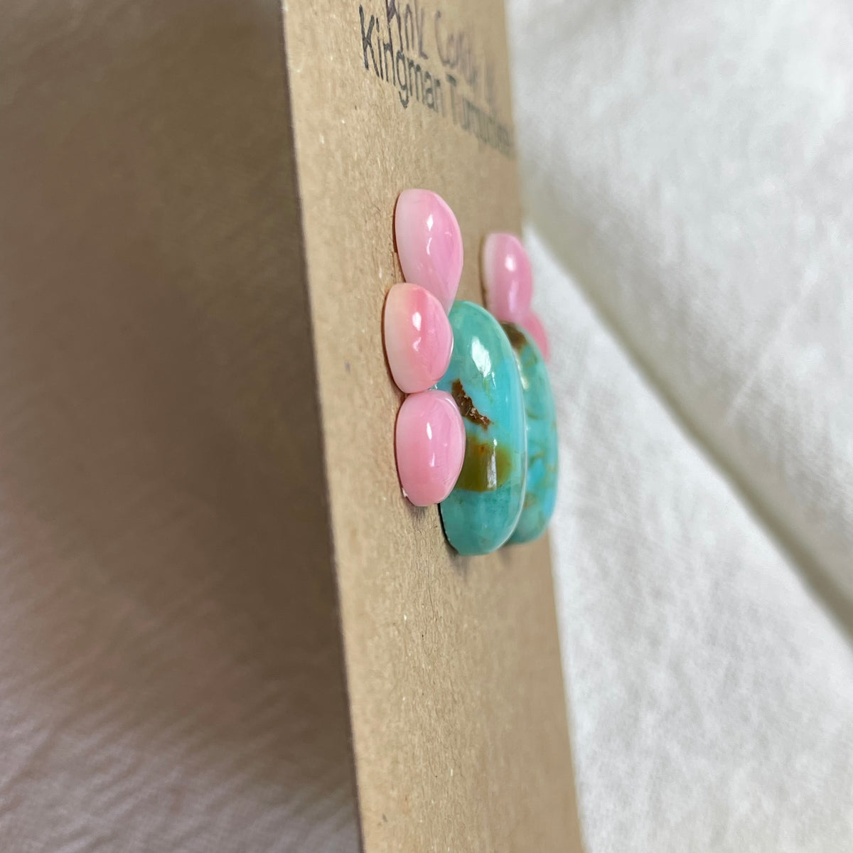 Pink Conch / Kingman Turquoise Cabochon - PK25
