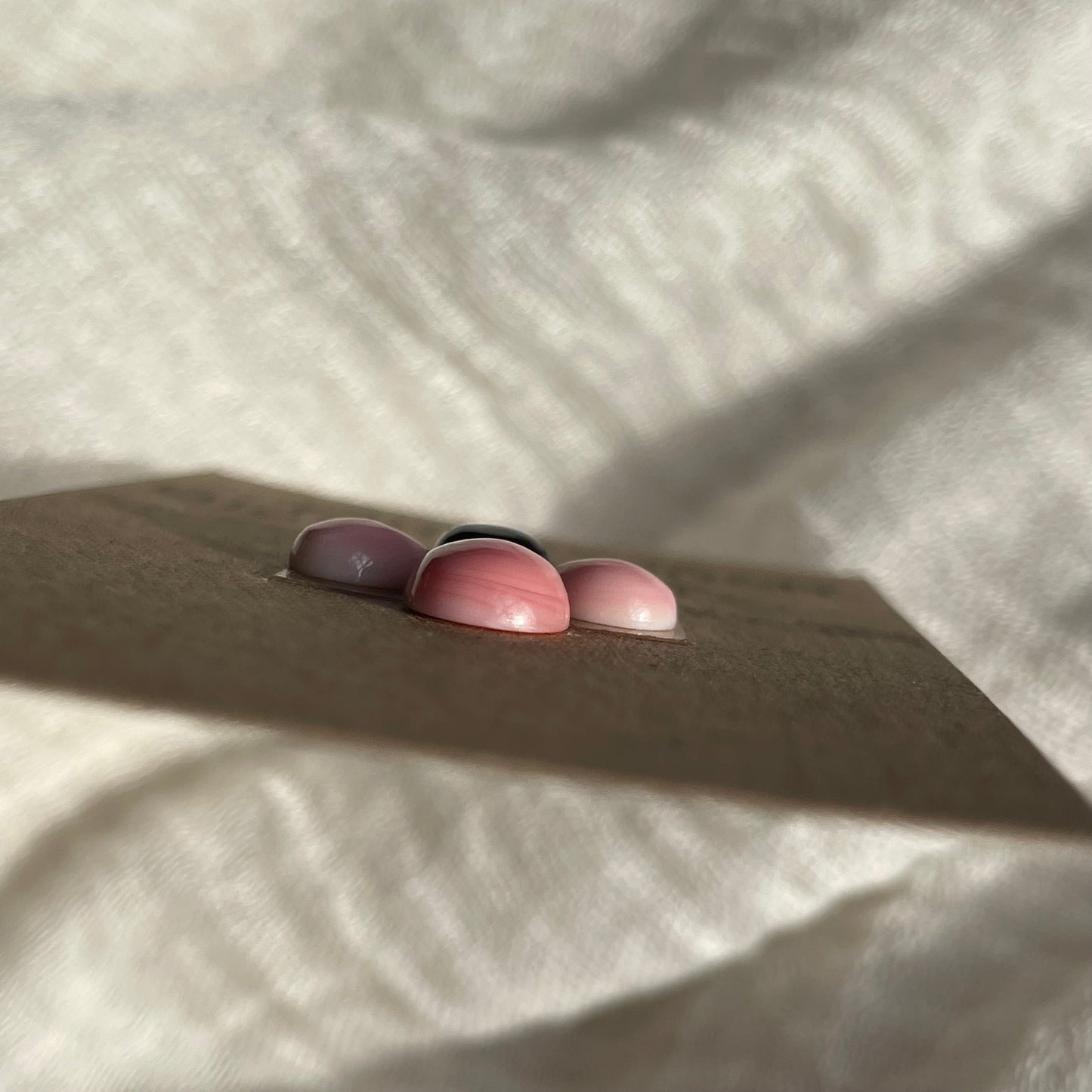 Pink Conch / Black Onyx Cabochon - Mix89