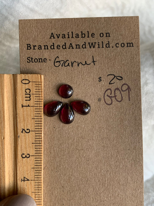 Garnet Cabochon - G09