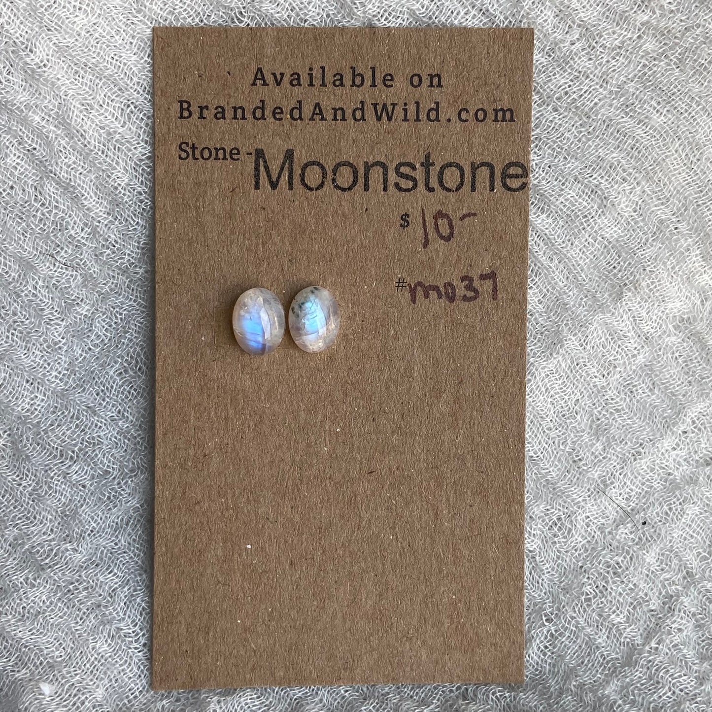 Moonstone cabochon - M037