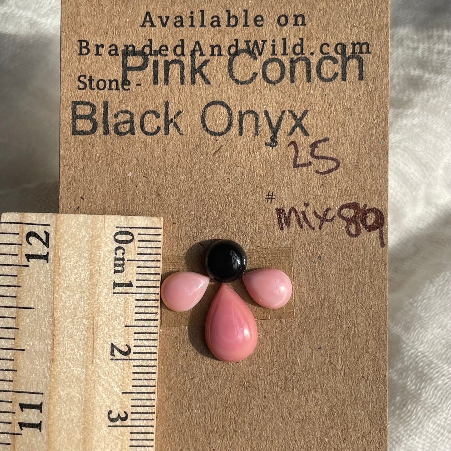 Pink Conch / Black Onyx Cabochon - Mix89