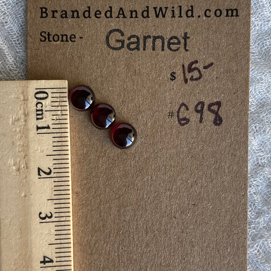 Garnet Cabochon - G98