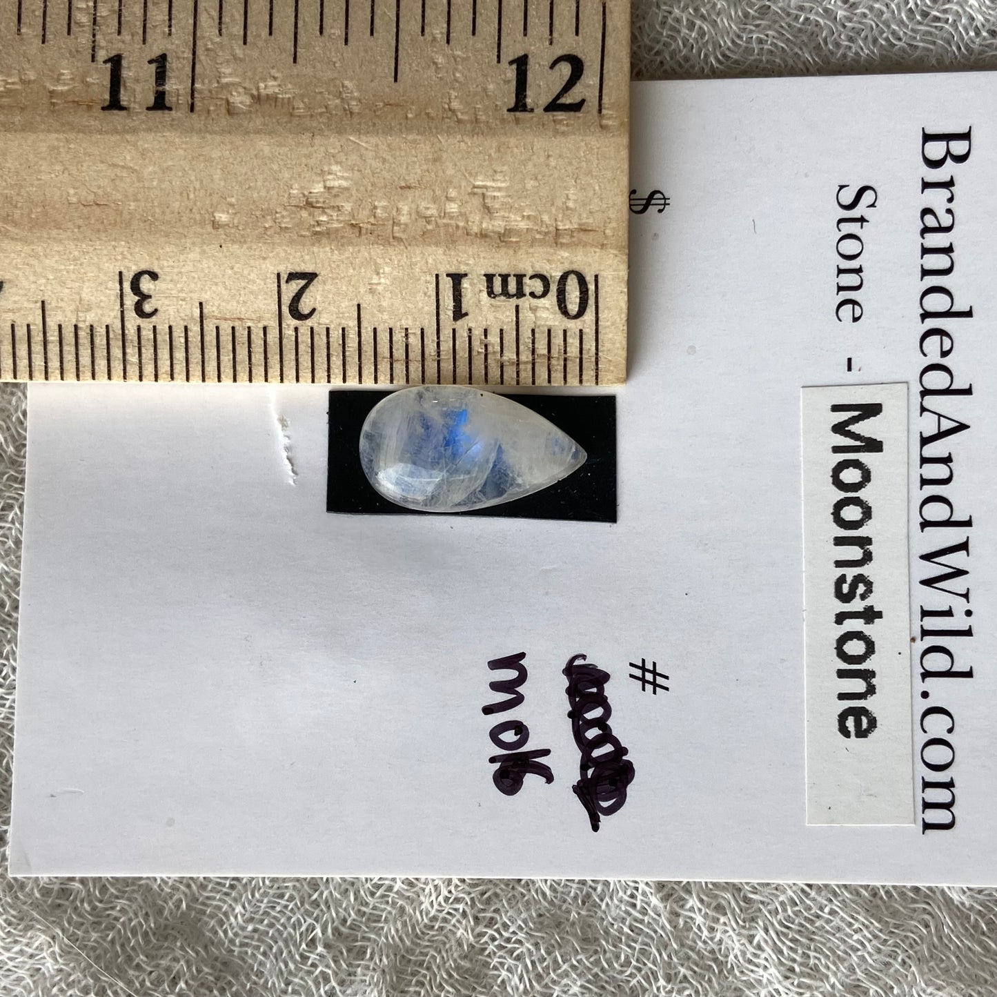 Moonstone cabochon - M016